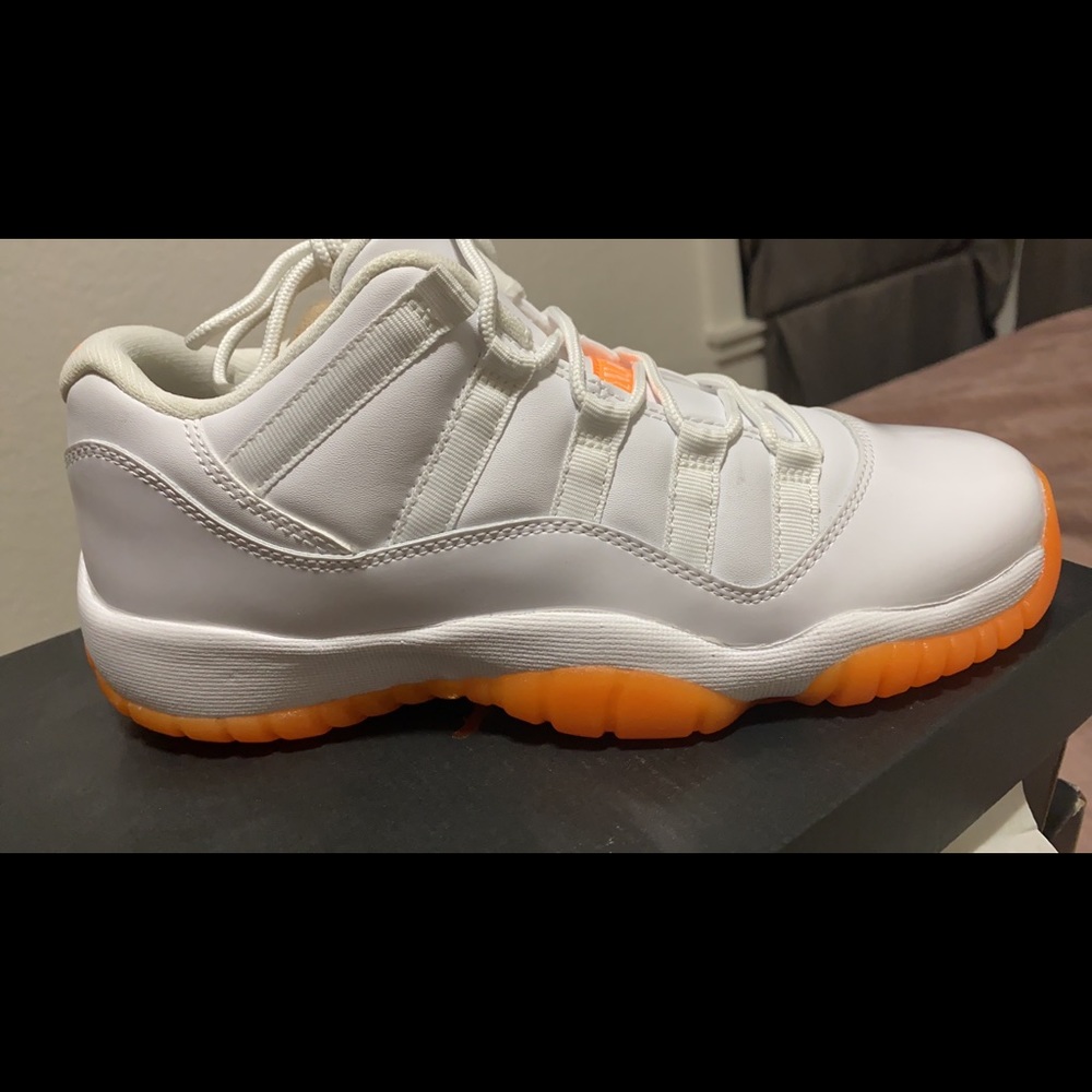 Air Jordan 11 Retro white/citrus size 6.5 Y